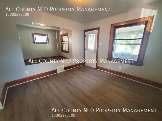 Foto del edificio - Charming 2 Bedroom, 1 Bathroom Home in Akron!