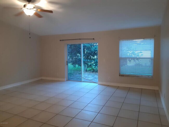 Building Photo - 5937 Aires Ave