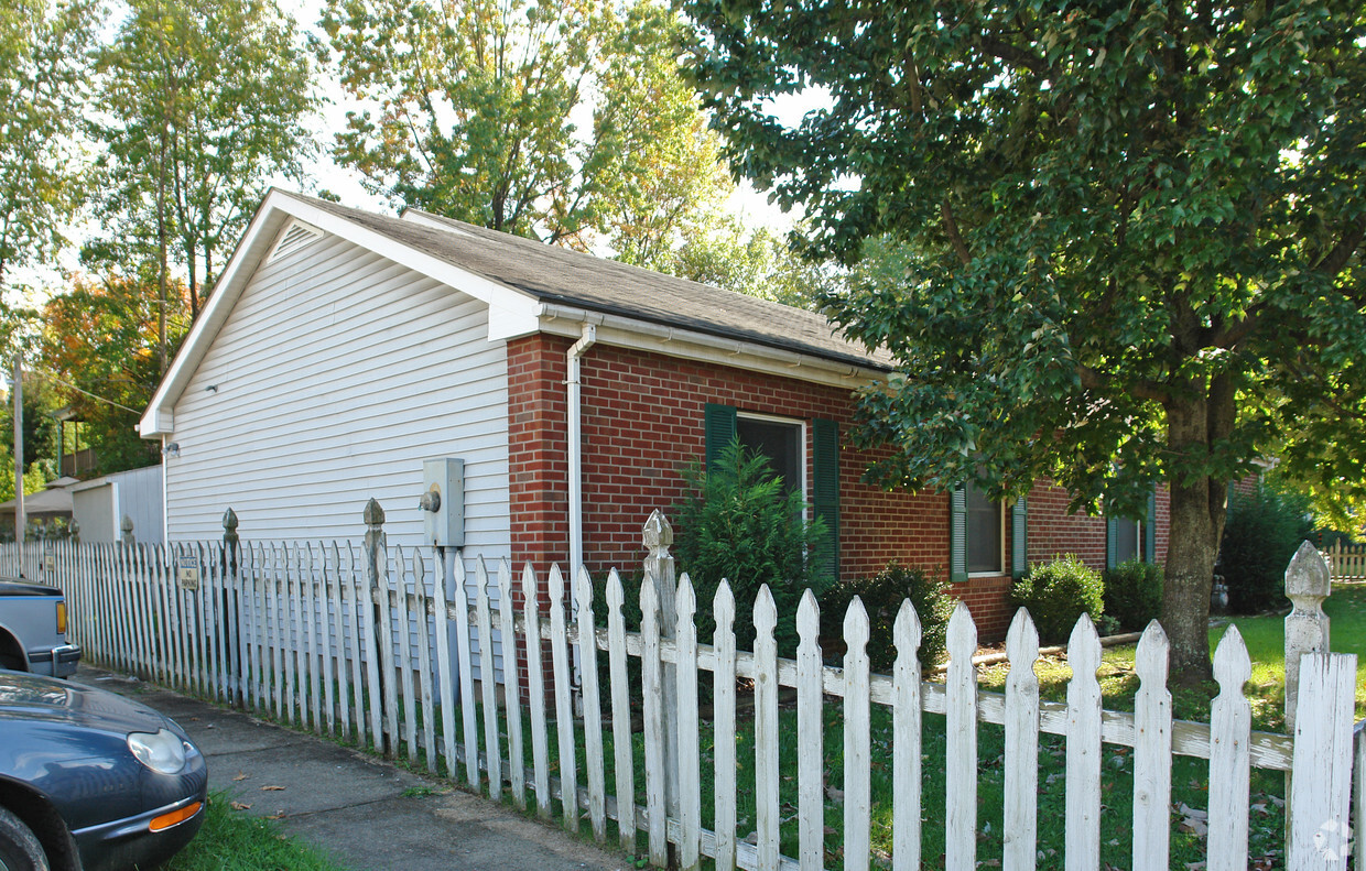 Building Photo - 1500 Lee St