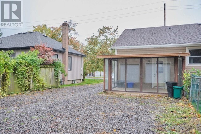 Building Photo - 784 S Pelham Rd