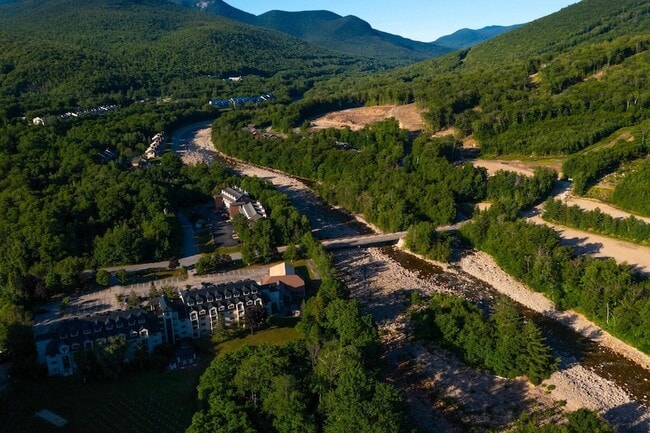 Foto del edificio - 48 Cooper Memorial Dr