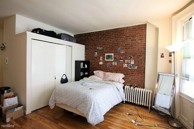 Building Photo - 310 W 81st St