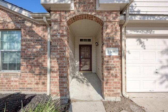 Building Photo - 2308 John Tee Dr