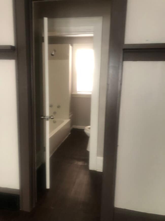 Building Photo - 3 Bedroom, 1 Bath House Available with Private Yard