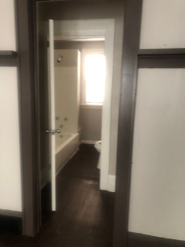 Foto del edificio - 3 Bedroom, 1 Bath House Available with Private Yard