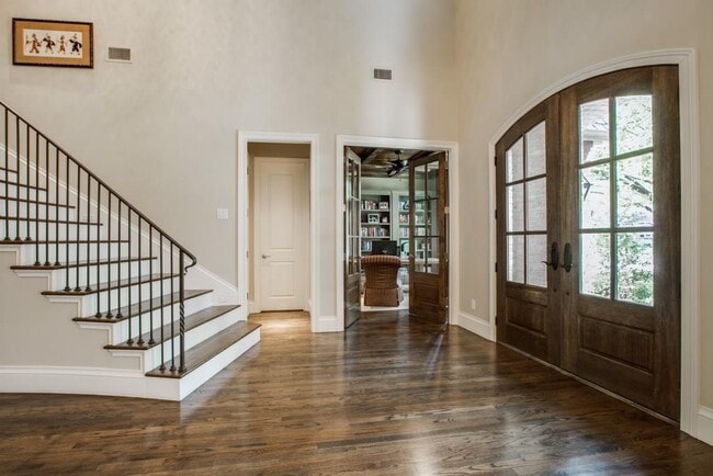 Foto del edificio - 6719 Park Ln