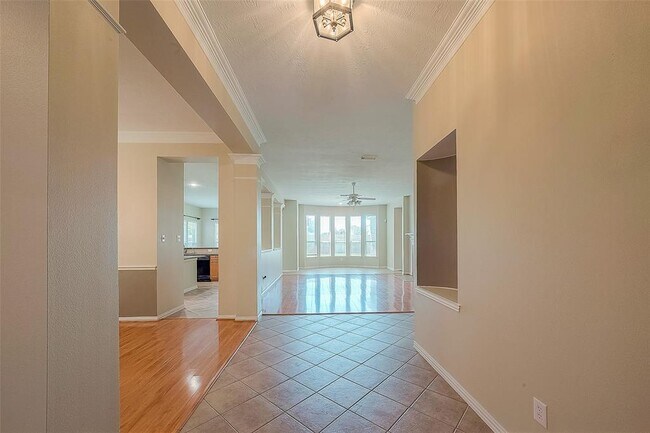 Foto del edificio - 5215 Chatham Hill Ln