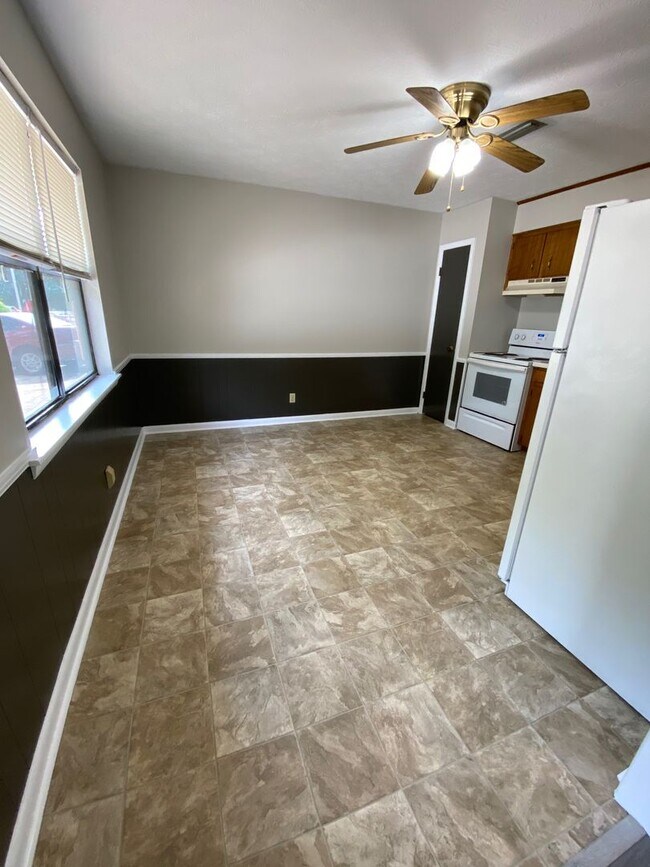 Building Photo - McCullars- 424