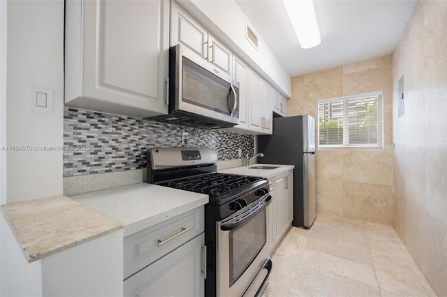 Building Photo - 1100 Venetian Way