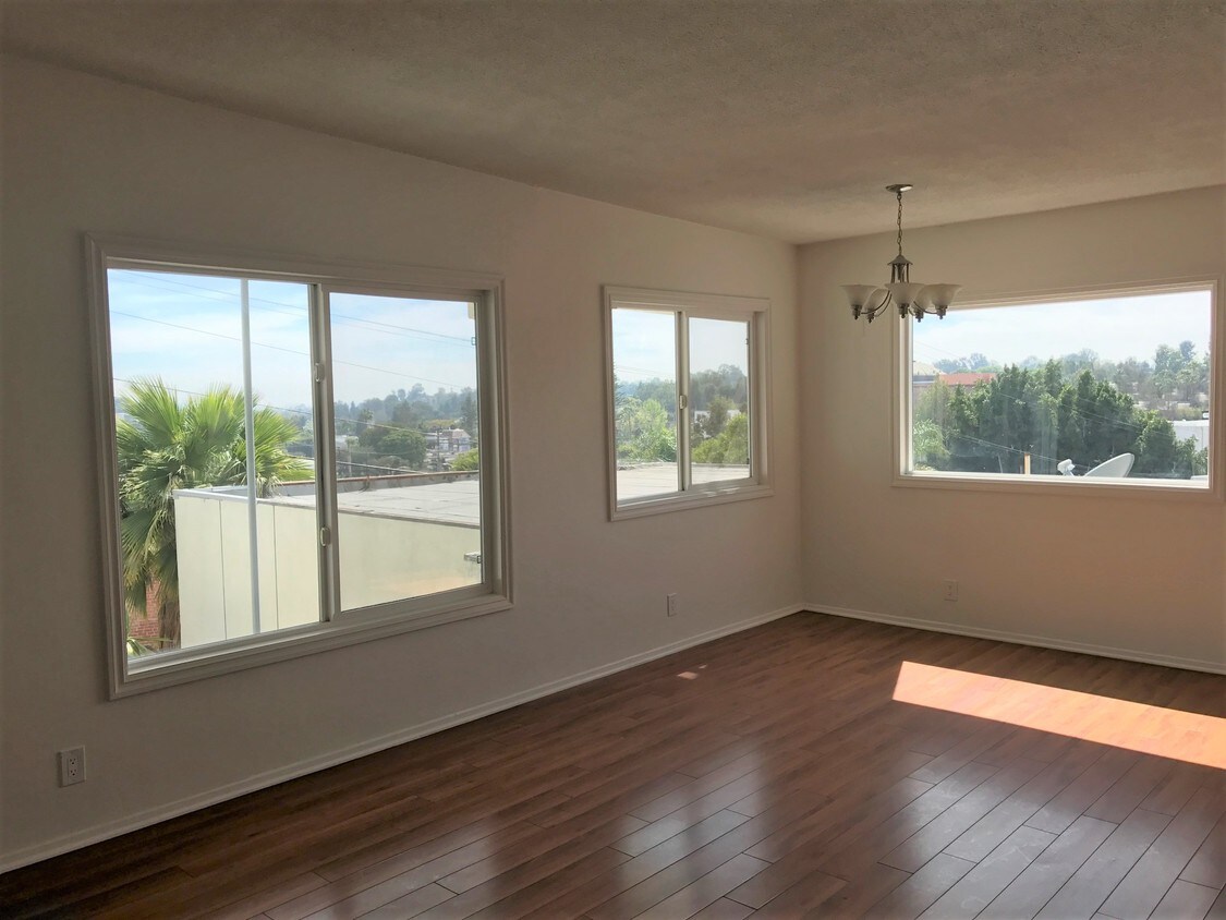 Primary Photo - 1252 Daniels Dr