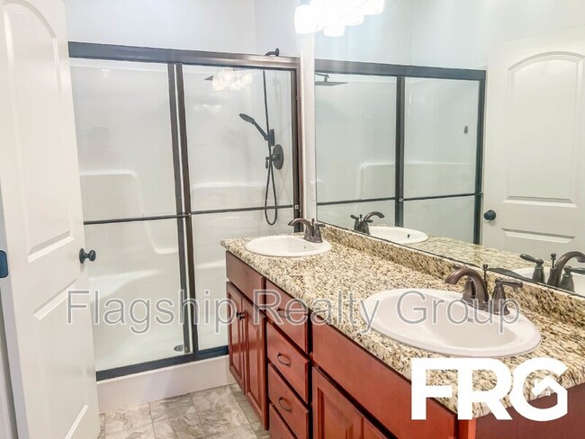 Building Photo - 102 Chesterfield Ct