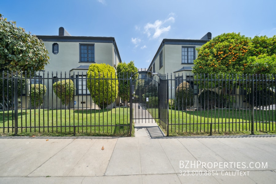 Primary Photo - 1406 N Mansfield Ave