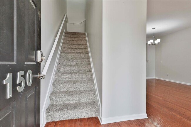 Foto del edificio - 150 Brentwood Dr