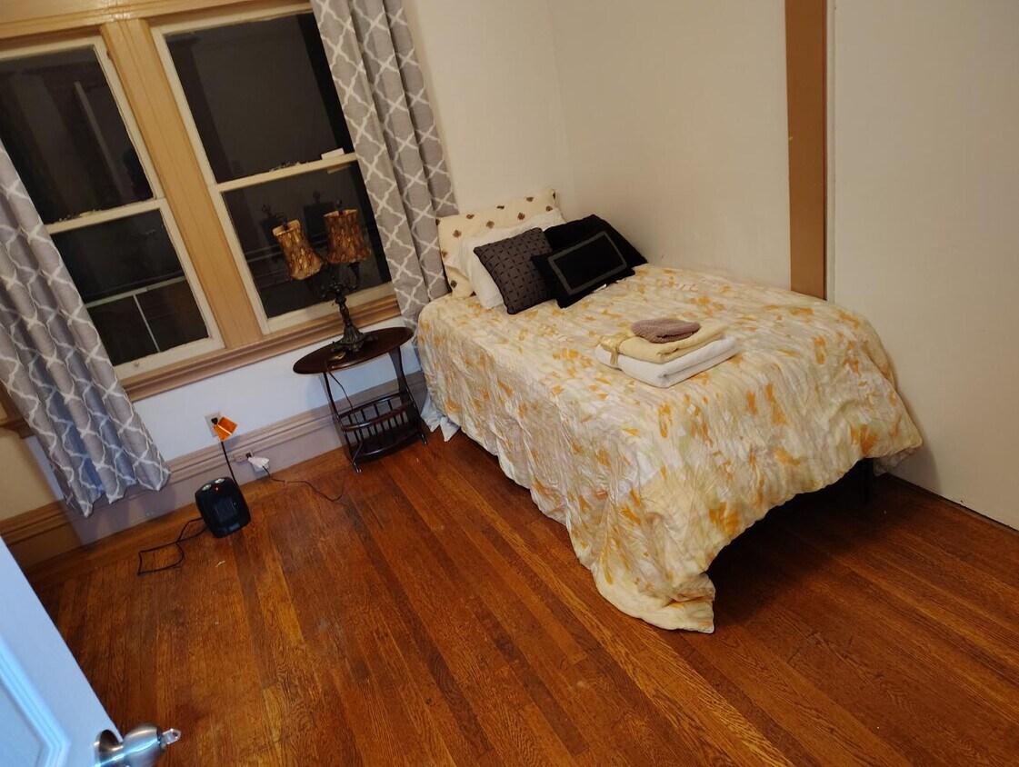 Foto principal - 2438 Haste St