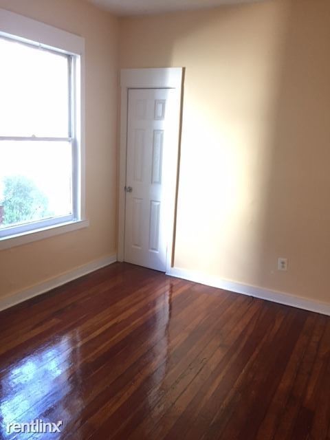 Foto del edificio - 3 br, 1 bath  - 128 Henry St Unit 2