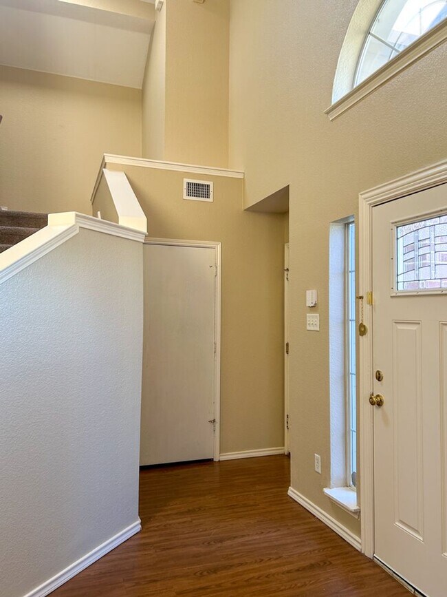 Foto del edificio - Spacious 3 Bedroom 2.5 Bath in Denton