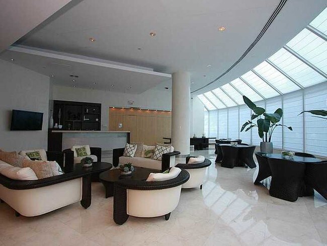 Building Photo - 2127 Brickell Ave