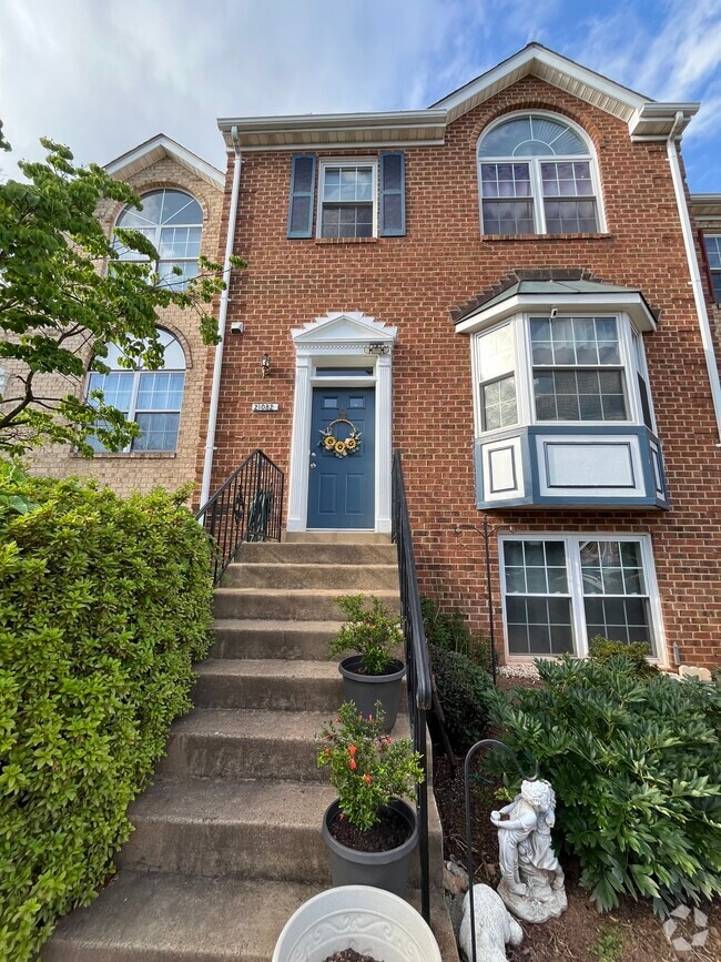 Building Photo - 21082 Gladstone Dr
