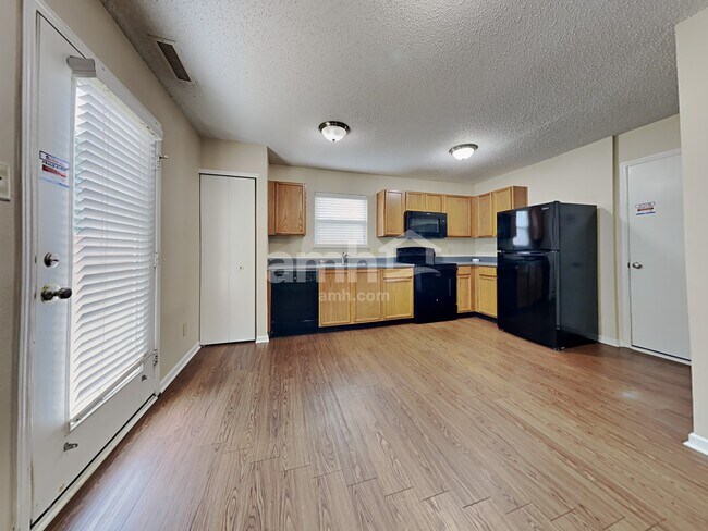 Building Photo - 1207 N Aberdeen Dr