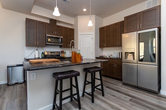 Building Photo - Gorgeous Home in The Villas at Mountain Sh...
