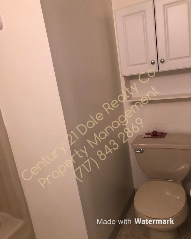 Building Photo - Beautiful 1st Floor Apartment