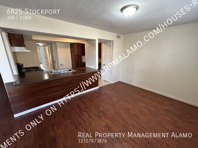 Building Photo - **PENDING APPLICATION** AVAILABLE NOW! 3 B...