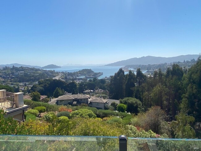 Building Photo - 67 Via Los Altos