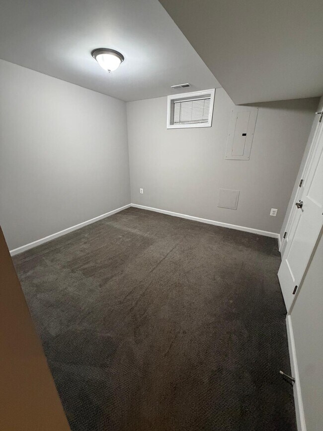 Dormitorio del sótano A - 3512 Jean St