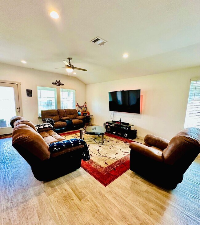 Building Photo - 315 John House Ln