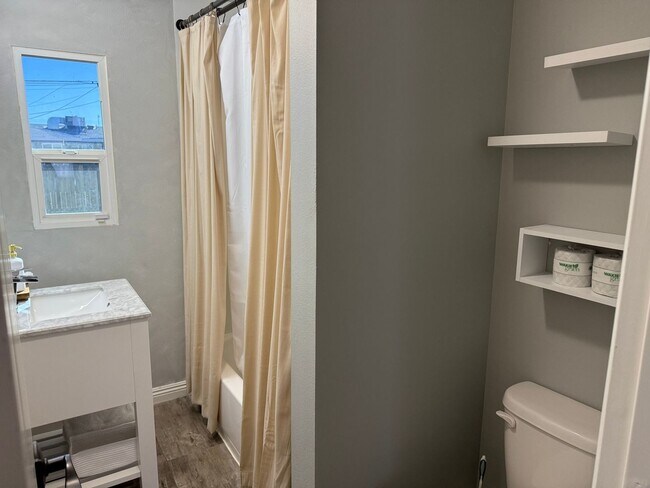 Foto del edificio - 2 Bedroom Single Family Home in Las Vegas
