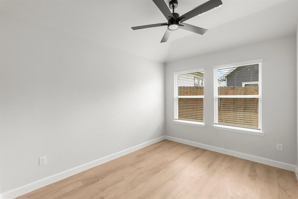 Foto principal - 16955 Balmoral St