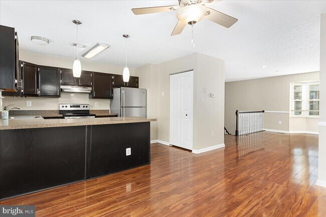 Foto del edificio - 316 Rambling Ridge Ct