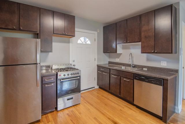 Building Photo - 2 bedroom in CHICAGO IL 60645