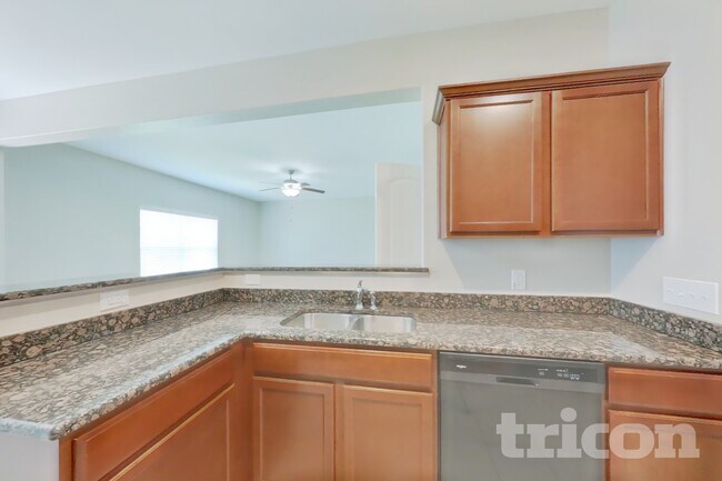 Foto del edificio - 692 Totem Trail Dr