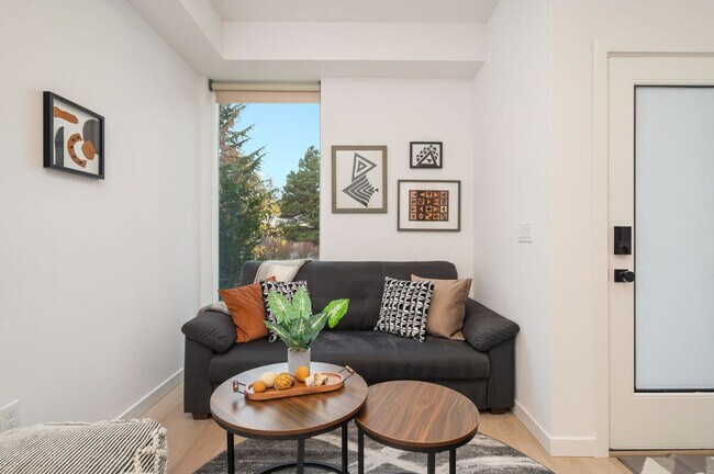 Foto del edificio - 6125 Sand Point Way NE