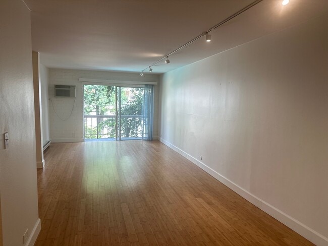 Building Photo - 1440 Veteran Ave