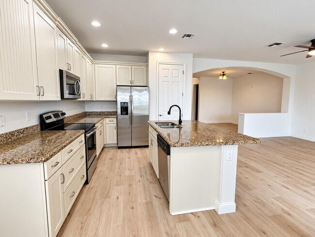 Building Photo - 12170 SW Bennington Cir