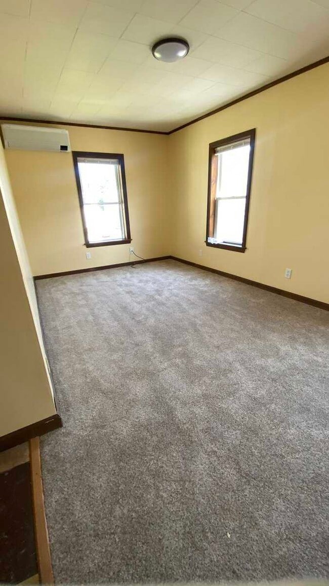 Building Photo - 6 Hill Ave