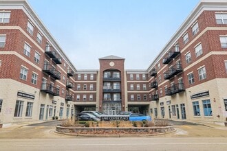 Building Photo - 10 N Lake St