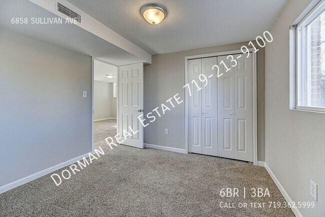 Building Photo - Single Family in cul-de-sac