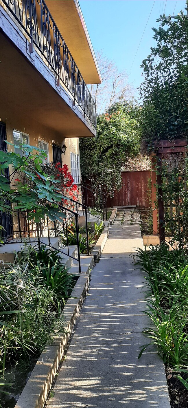 Foto del edificio - 4650 Ellenwood Dr