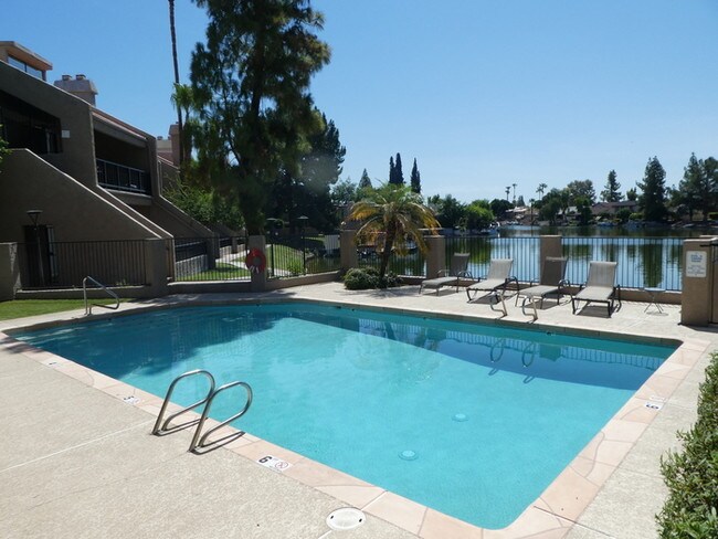 Building Photo - 1201 E Northshore Dr