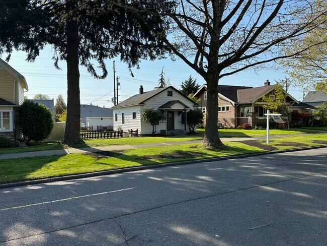 Foto del edificio - 2128 McDougall Ave