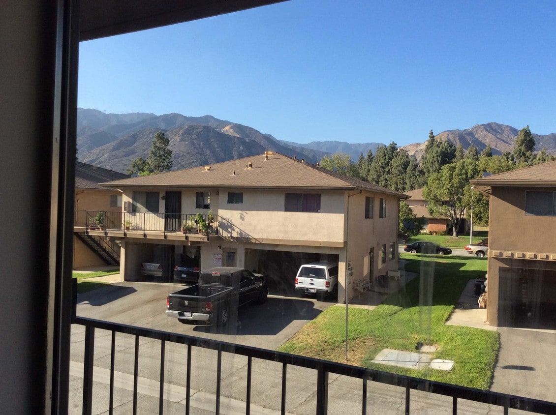 977 W Sierra Madre Ave, Azusa, CA 91702 Condo for Rent in Azusa, CA