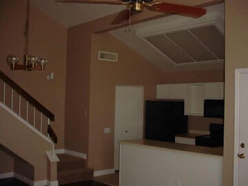Foto del edificio - Beautiful 2 Bed 2 Bath Townhouse. Totally Remodeled, Modern Poolside Unit with Loft Feel. All Kit...