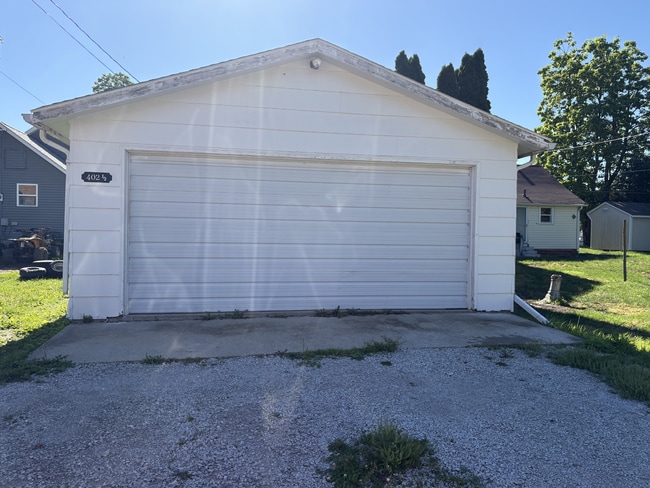 Building Photo - 402 1/2 S Elm St
