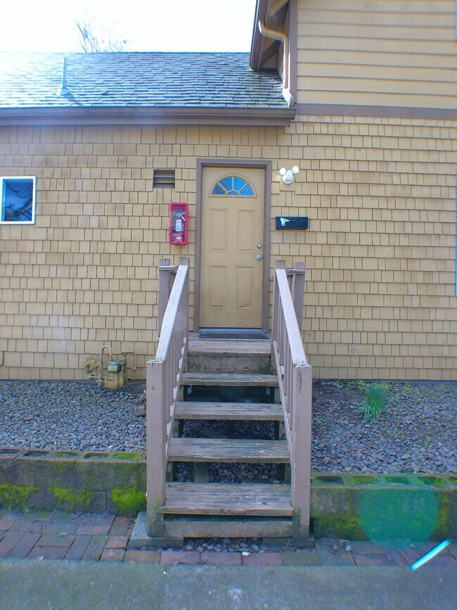 Building Photo - 1596-MHH1596 4th St NE