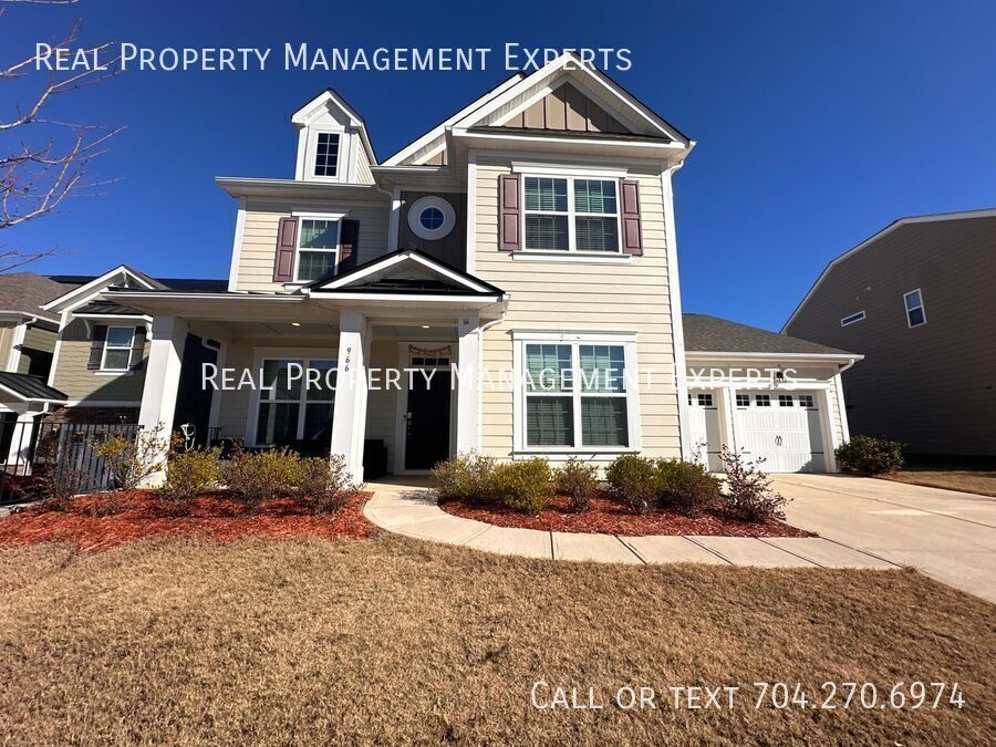 Foto principal - **MOVE IN SPECIAL!**Spacious 5BR/3.5BA Fur...