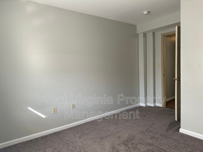 Building Photo - 104 N8th Street Apt 203