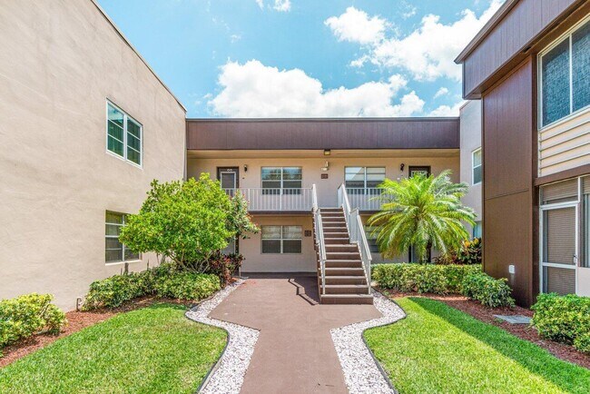Building Photo - 641 Normandy Ln